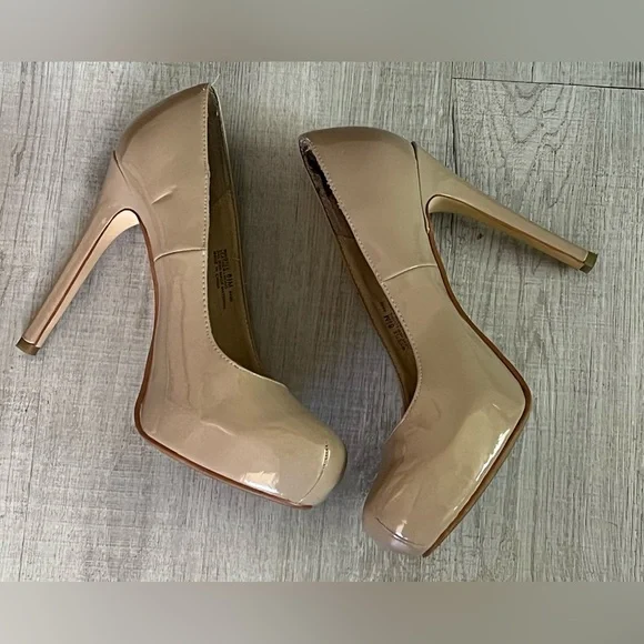 Chinese Laundry Platform Pump Heels - Picture 5 of 7